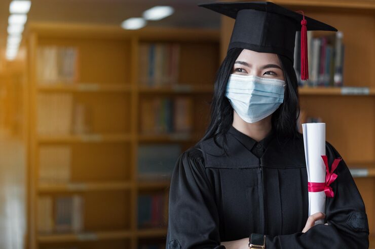 portrait young woman reading book 1048944 8174646
